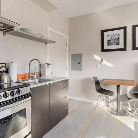 Modern Portland Studio - Food Carts & Local Shops Exterior photo