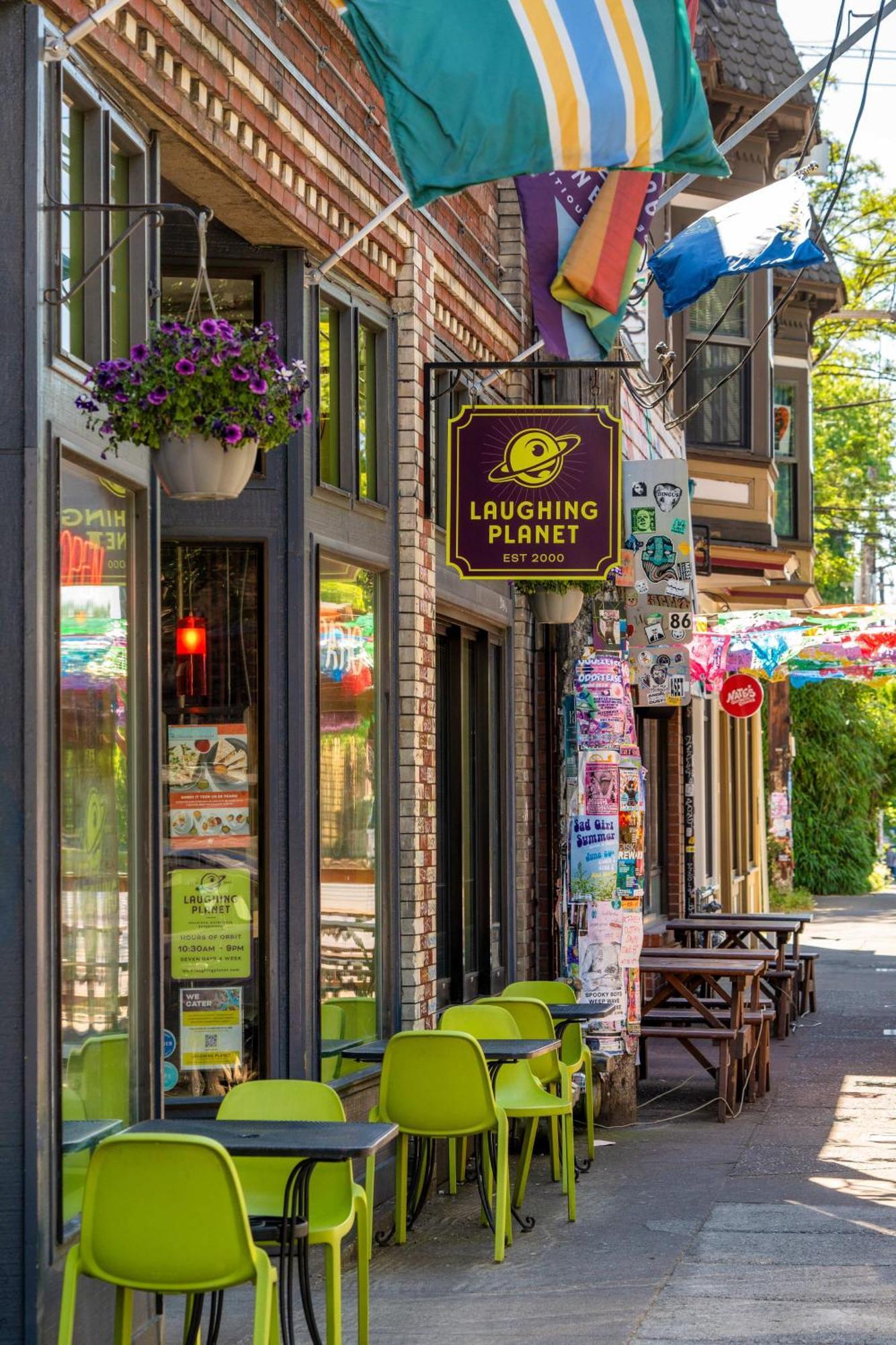 Modern - Food Carts & Local Shops Apartment
